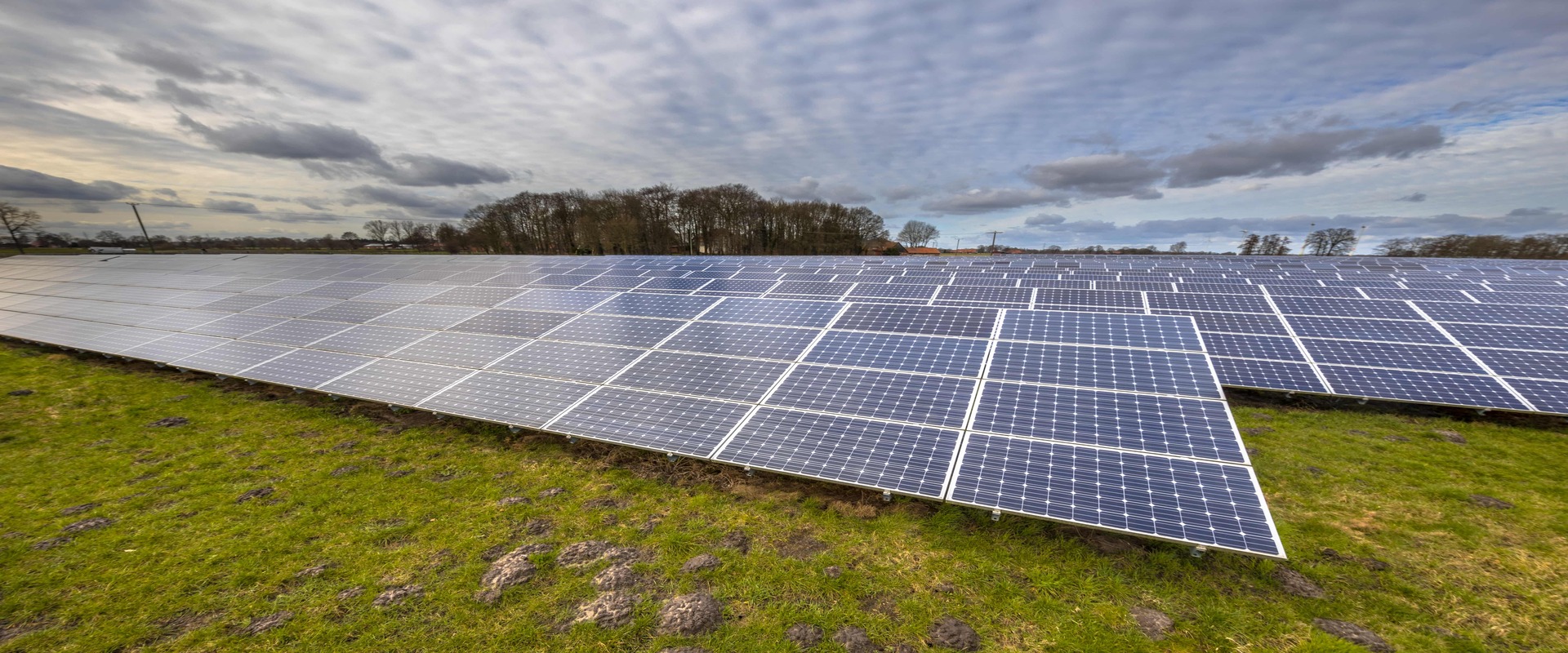 solar-energy-panels-clean-energy-background-2021-08-26-16-38-15-utc-min (1) (2)